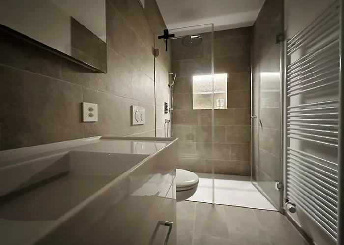 Luxury Lakefront דירה